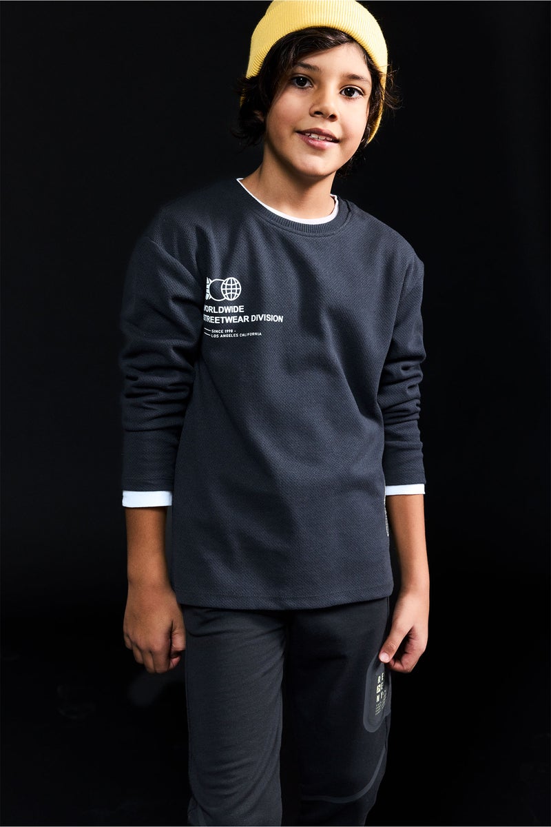 ديفاكتو تيشيرت ولادي كم طويل مطبوع قصة عادية برقبة مستديرة - Image 4